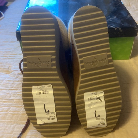 Sam Edelman lace up ankle boots. Host Pick for trending brands 10/20🎉🎉🎉 - Picture 4 of 5